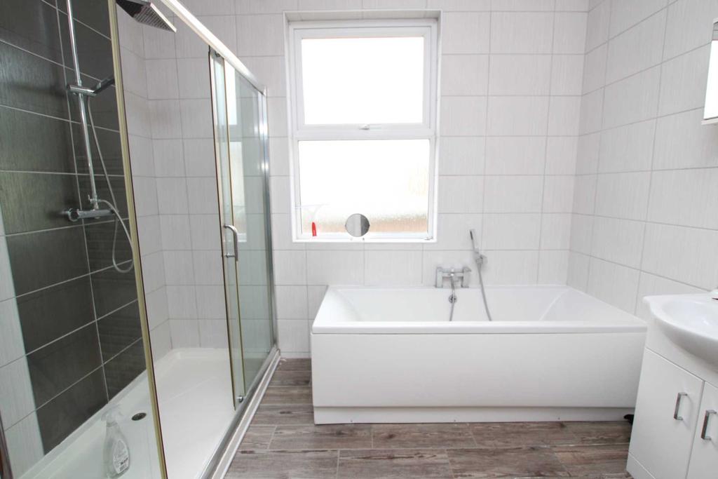Dudley Road, Eastbourne, BN22 8HE 4 bed end of terrace house £345,000