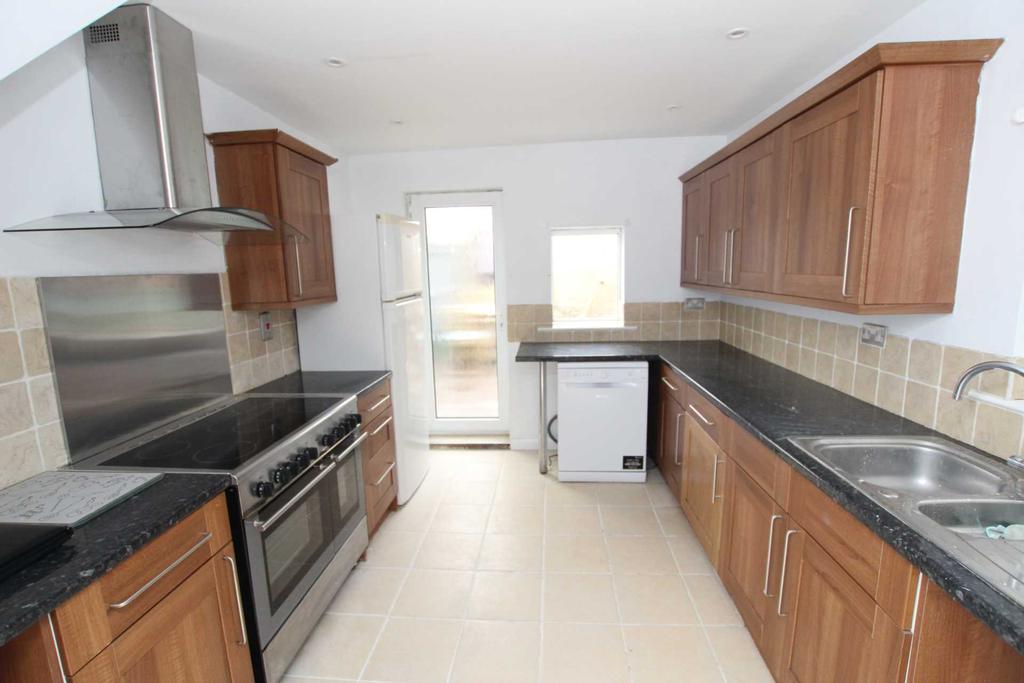 Dudley Road, Eastbourne, BN22 8HE 4 bed end of terrace house £345,000