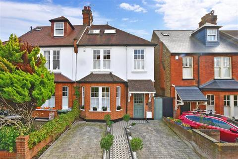 8 Russell Road, Buckhurst Hill, IG9 5QJ