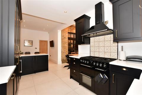 8 Russell Road, Buckhurst Hill, IG9 5QJ