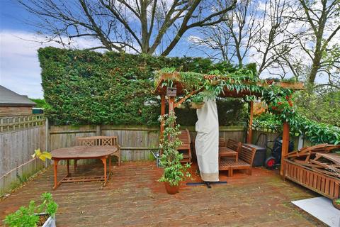 8 Russell Road, Buckhurst Hill, IG9 5QJ