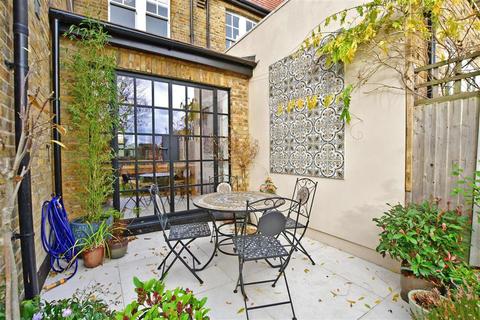 8 Russell Road, Buckhurst Hill, IG9 5QJ
