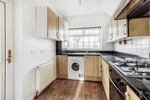 Studio to rent, Langland Crescent,  Stanmore,  HA7