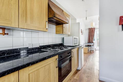 Studio to rent, Langland Crescent,  Stanmore,  HA7