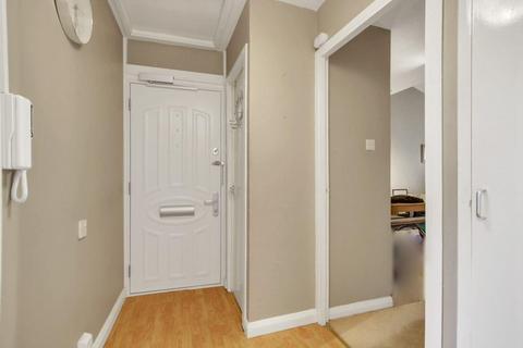 17 Enfield Close, Uxbridge, UB8 2PX