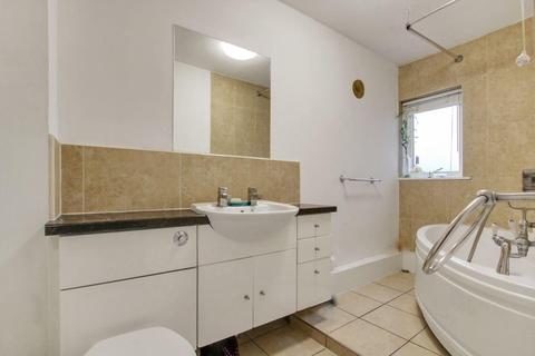 17 Enfield Close, Uxbridge, UB8 2PX