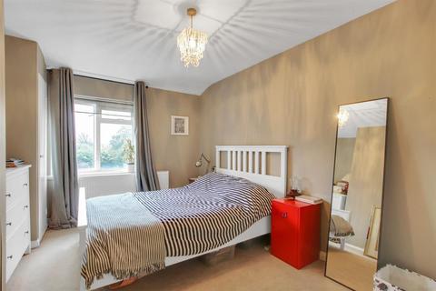 17 Enfield Close, Uxbridge, UB8 2PX