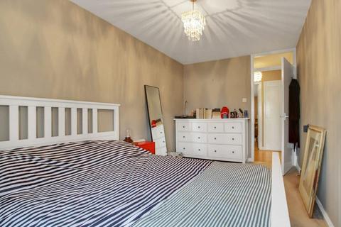 17 Enfield Close, Uxbridge, UB8 2PX