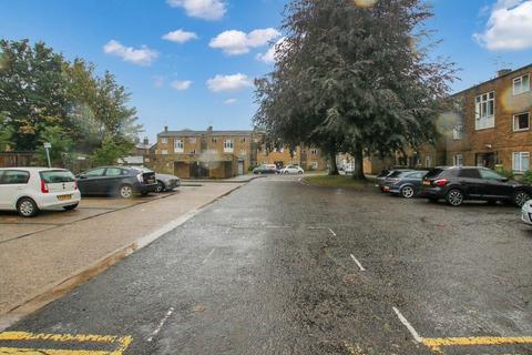 17 Enfield Close, Uxbridge, UB8 2PX