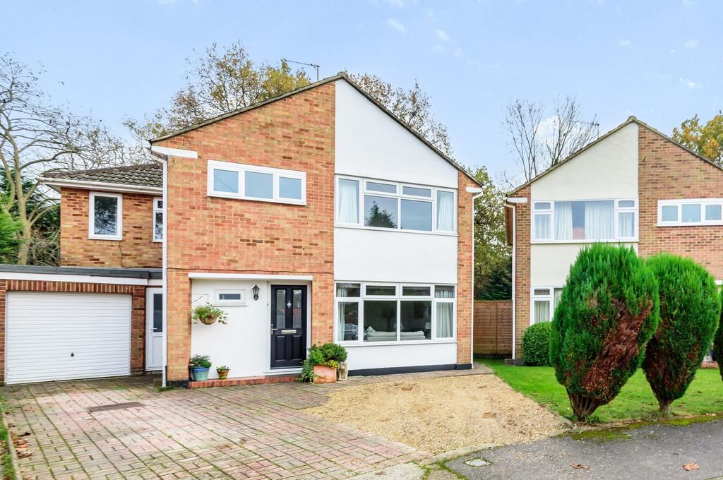 Thorkhill Gardens, Thames Ditton, KT7 4 bed detached house £850,000