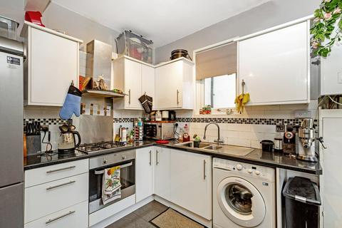 3 bedroom flat to rent - Robinson Road, London SW17