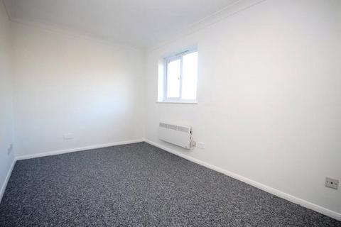 1 bedroom apartment to rent, Woodstock Crescent, Laindon, Basildon, SS15