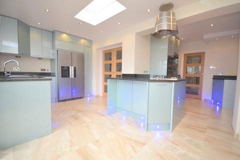 3 bedroom semi-detached house to rent, Aintree Grove, Upminster, Essex, RM14