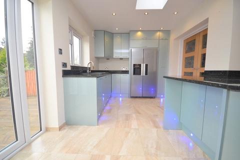 3 bedroom semi-detached house to rent, Aintree Grove, Upminster, Essex, RM14