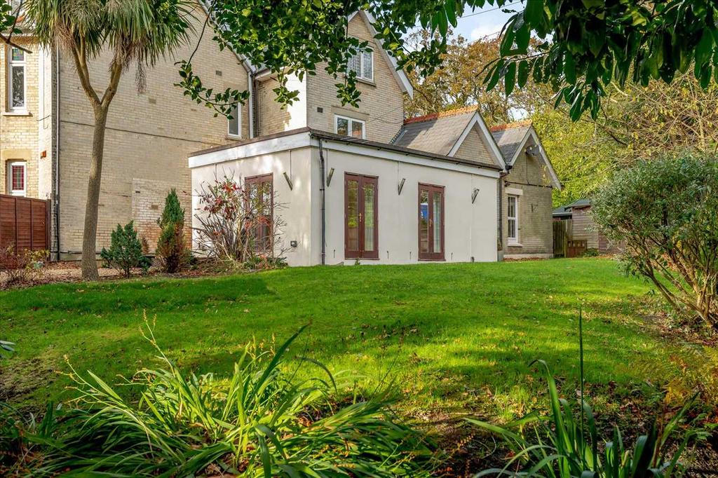 Ashley Cross 3 bed apartment £395,000