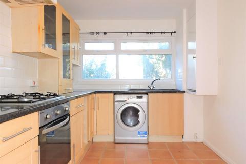 3 bedroom flat to rent, Auckland Close, En1