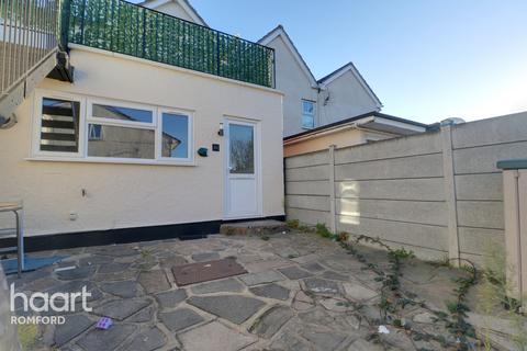 26c Albert Road, Romford, RM1 2PJ