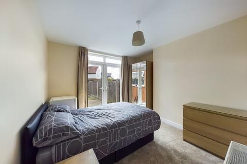 1 bedroom in a house share to rent, 288 Carr House Road