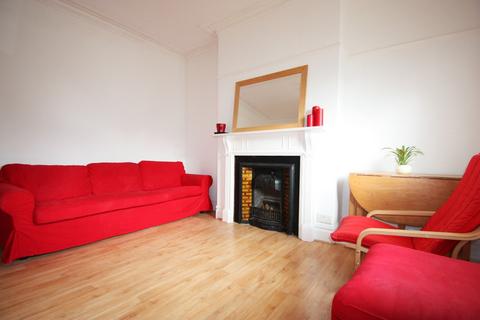 2 bedroom flat to rent, Kendall Avenue, South Croydon
