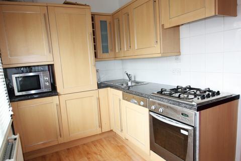 2 bedroom flat to rent, Kendall Avenue, South Croydon