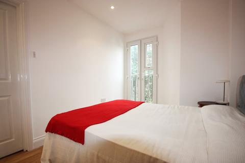 2 bedroom flat to rent, Kendall Avenue, South Croydon