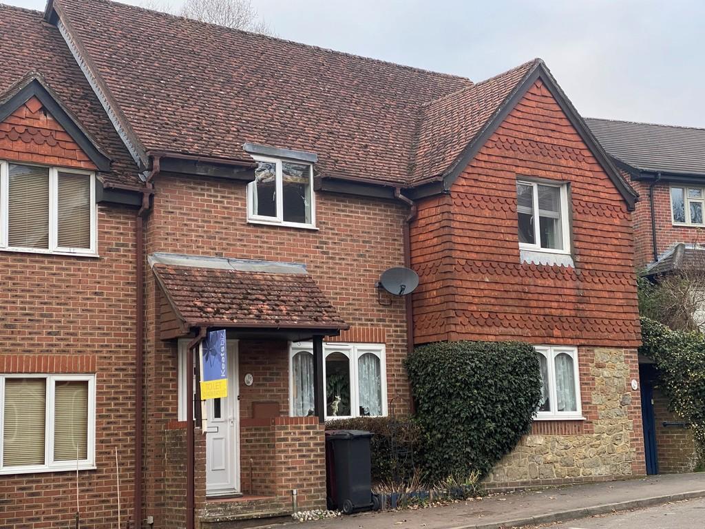 Tavern Court, Fernhurst 2 bed flat £850 pcm (£196 pw)