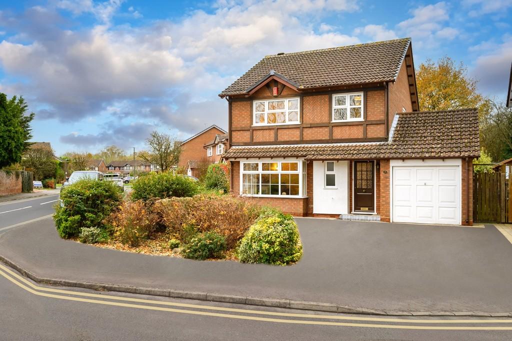 School Road, Hockley Heath 4 bed detached house £550,000