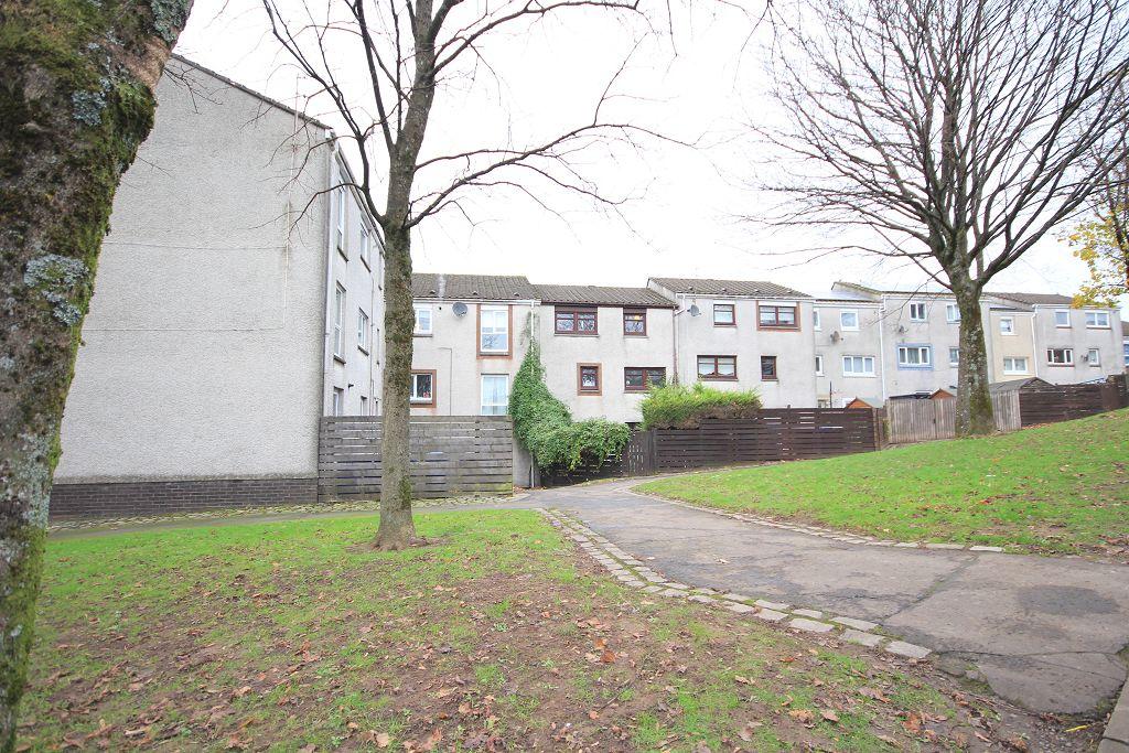 9 Buckie, Erskine Available NOW ! 2 bed flat £725 pcm (£167 pw)