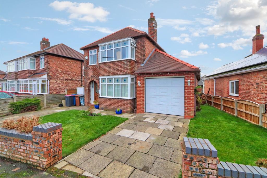 Roscoe Road, Irlam 3 bed detached house £340,000