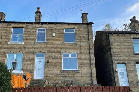 3 bedroom end of terrace house to rent, Commonside, Batley