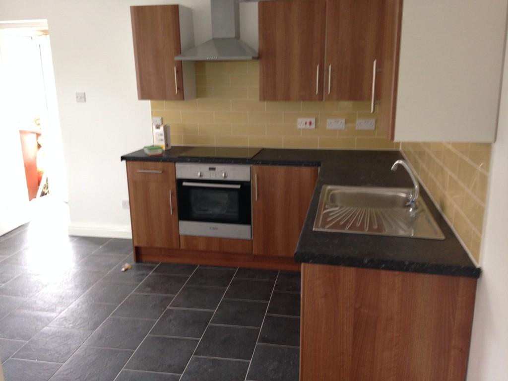 Leonard Avenue, Sherwood 2 bed flat £575 pcm (£133 pw)
