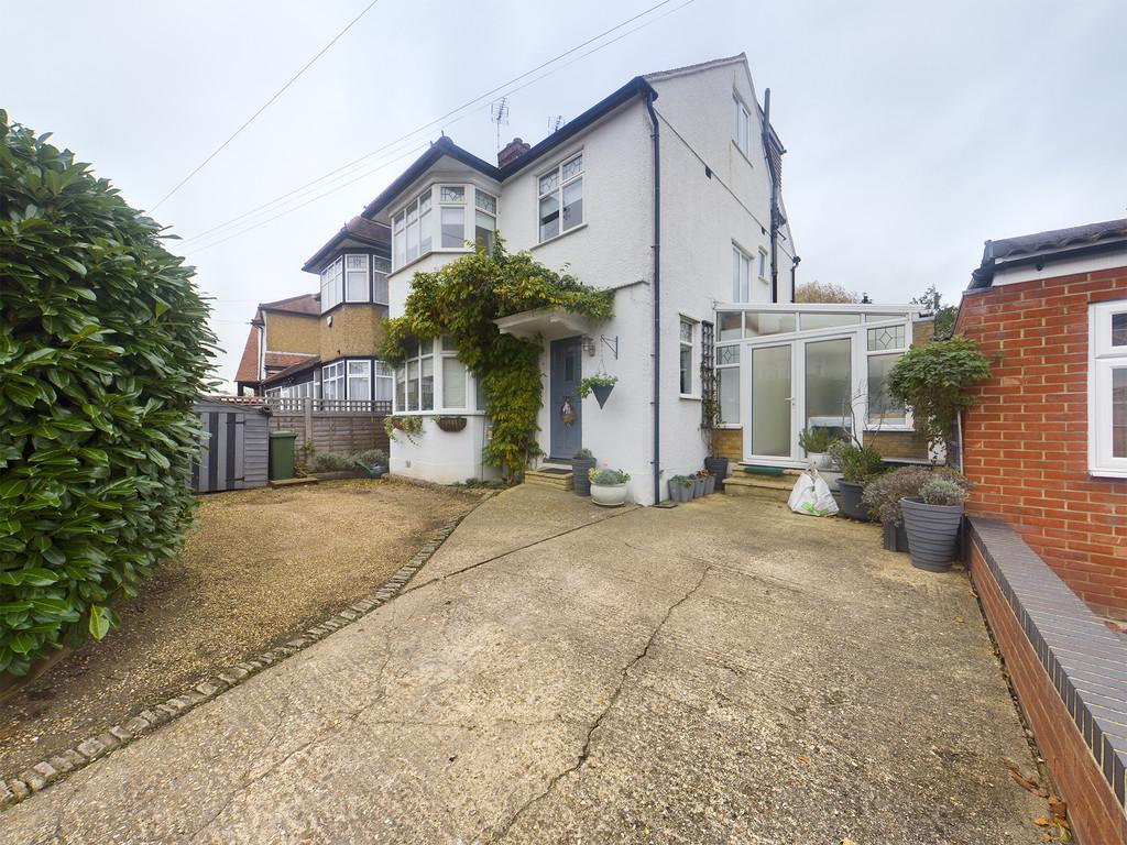 North View, Pinner 4 bed semidetached house £849,950