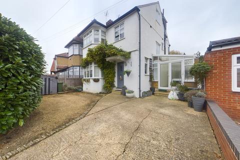 49 North View, Pinner, HA5 1PT