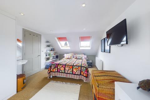 49 North View, Pinner, HA5 1PT