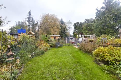 49 North View, Pinner, HA5 1PT