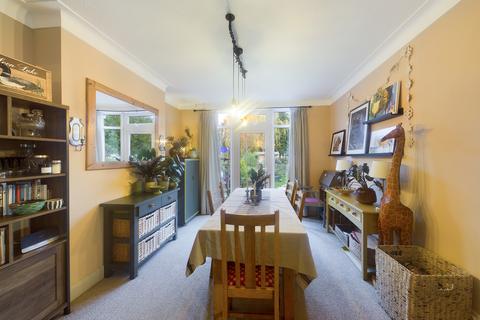 49 North View, Pinner, HA5 1PT