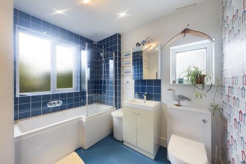 49 North View, Pinner, HA5 1PT