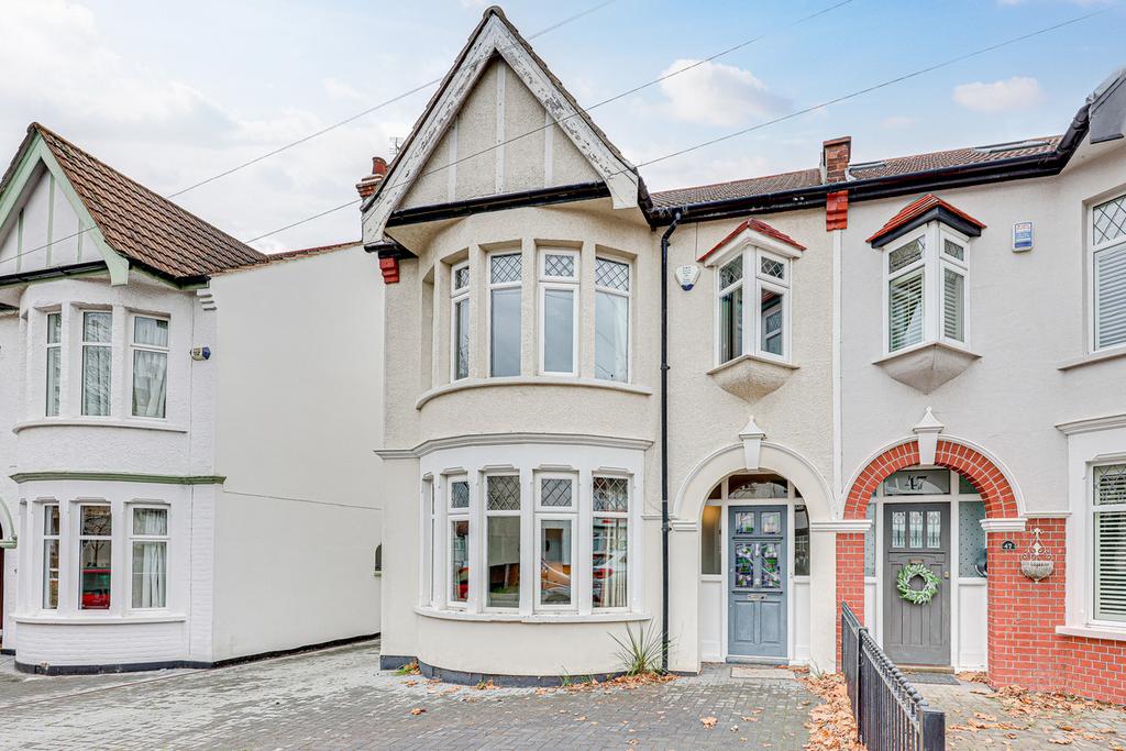 Marine Avenue, Leighonsea, SS9 4 bed semidetached house £725,000