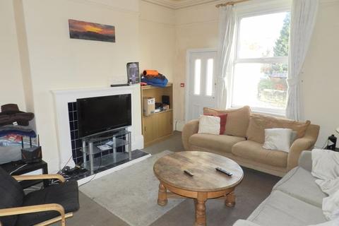 6 Buckingham Mount, Headingley, Leeds, LS6 1DN