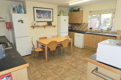 6 Buckingham Mount, Headingley, Leeds, LS6 1DN