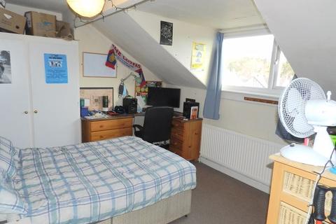 6 Buckingham Mount, Headingley, Leeds, LS6 1DN