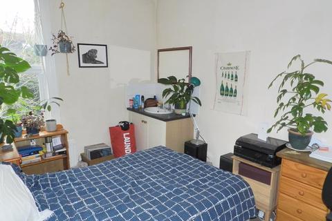 6 Buckingham Mount, Headingley, Leeds, LS6 1DN