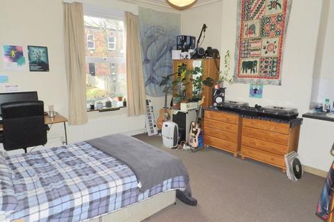 6 Buckingham Mount, Headingley, Leeds, LS6 1DN