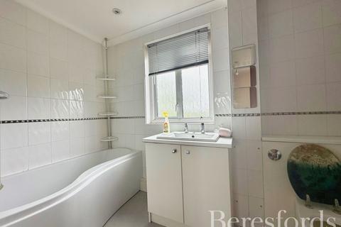 118 Albany Road, Hornchurch, RM12 4AG