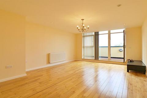 2 bedroom flat to rent, Peacock Close, London