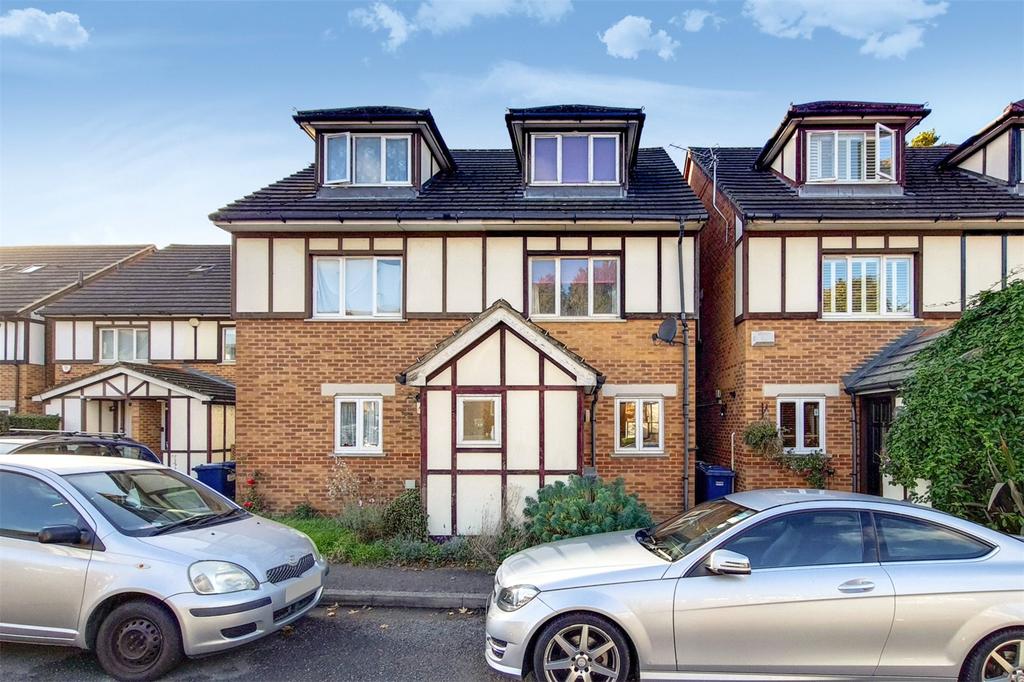 Heton Gardens, Hendon, London, NW4 3 bed semidetached house £650,000