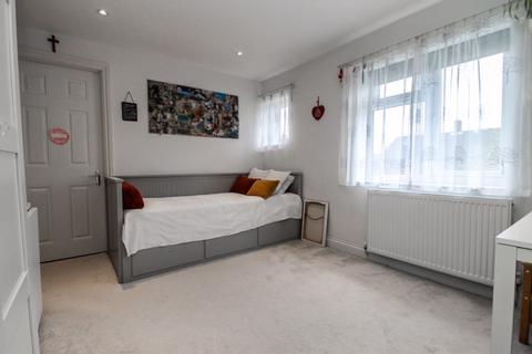 1 bedroom flat to rent, Arliss Way, Northolt