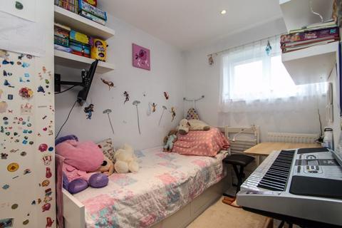 1 bedroom flat to rent, Arliss Way, Northolt