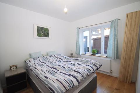 10 Greenway Gardens, Greenford, UB6 9TT
