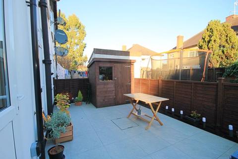 10 Greenway Gardens, Greenford, UB6 9TT